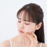 悩む女性