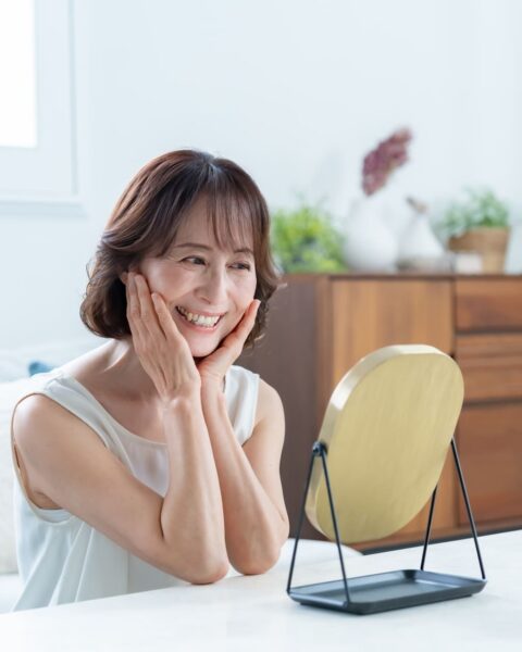シワ・たるみ・くすみ…50代の肌に必要なケアと美容成分を解説