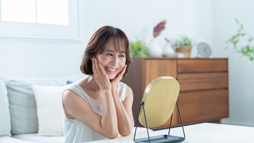 シワ・たるみ・くすみ…50代の肌に必要なケアと美容成分を解説